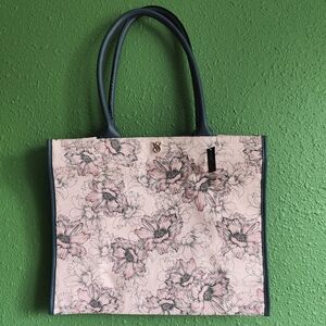 NWT VICTORIA'S SECRET FLORAL TOTE IN PINK FLORAL